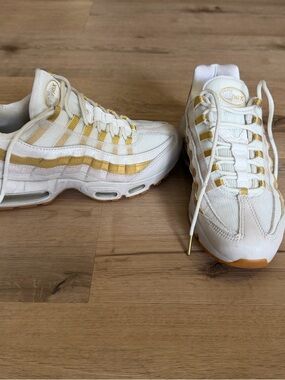 Nike Air Max 95 Desert Sand Metallic Gold Women’s 7.5 Beige Gold Sneakers